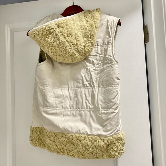 Reversible Patagonia Tan Sherpa Vest - Picture 2 of 6